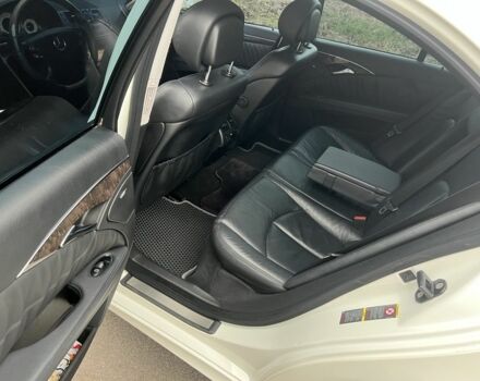 Белый Мерседес 320, объемом двигателя 3 л и пробегом 236 тыс. км за 10999 $, фото 7 на Automoto.ua