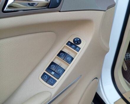 Белый Мерседес 320, объемом двигателя 3 л и пробегом 400 тыс. км за 13400 $, фото 10 на Automoto.ua