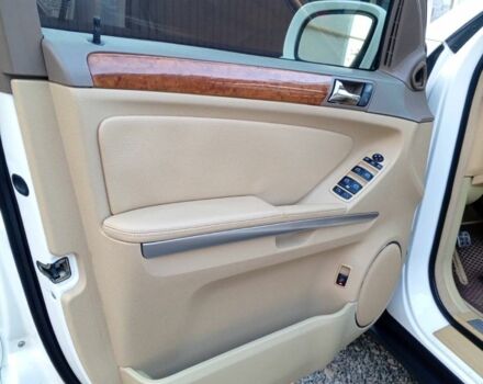 Белый Мерседес 320, объемом двигателя 3 л и пробегом 400 тыс. км за 13400 $, фото 9 на Automoto.ua
