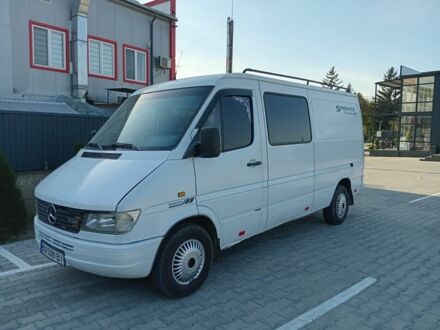 Белый Мерседес 320, объемом двигателя 2.9 л и пробегом 300 тыс. км за 4999 $, фото 1 на Automoto.ua