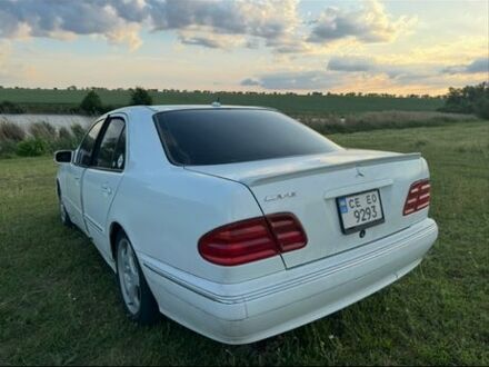 Белый Мерседес 320, объемом двигателя 3.2 л и пробегом 22 тыс. км за 3800 $, фото 1 на Automoto.ua