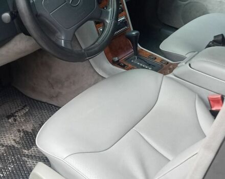 Чорний Мерседес 320, об'ємом двигуна 3.2 л та пробігом 450 тис. км за 4500 $, фото 12 на Automoto.ua