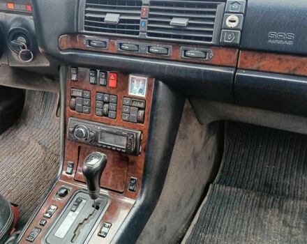 Черный Мерседес 320, объемом двигателя 3.2 л и пробегом 350 тыс. км за 3500 $, фото 6 на Automoto.ua