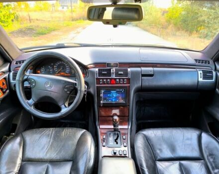 Чорний Мерседес 320, об'ємом двигуна 3.2 л та пробігом 300 тис. км за 3000 $, фото 4 на Automoto.ua