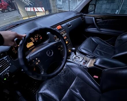 Черный Мерседес 320, объемом двигателя 3.2 л и пробегом 390 тыс. км за 3950 $, фото 3 на Automoto.ua