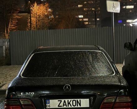 Черный Мерседес 320, объемом двигателя 3.2 л и пробегом 380 тыс. км за 4200 $, фото 6 на Automoto.ua