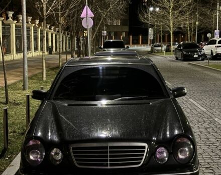Черный Мерседес 320, объемом двигателя 3.2 л и пробегом 380 тыс. км за 4200 $, фото 1 на Automoto.ua