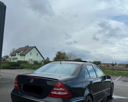 Черный Мерседес 320, объемом двигателя 3.2 л и пробегом 227 тыс. км за 10000 $, фото 5 на Automoto.ua