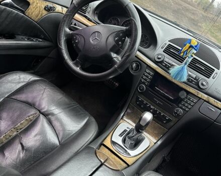 Черный Мерседес 320, объемом двигателя 3.2 л и пробегом 231 тыс. км за 2200 $, фото 9 на Automoto.ua