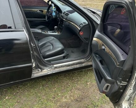 Черный Мерседес 320, объемом двигателя 3.2 л и пробегом 231 тыс. км за 2200 $, фото 7 на Automoto.ua