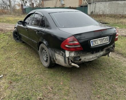 Черный Мерседес 320, объемом двигателя 3.2 л и пробегом 231 тыс. км за 2200 $, фото 3 на Automoto.ua