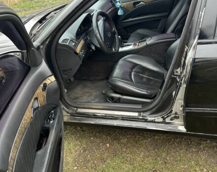 Черный Мерседес 320, объемом двигателя 3.2 л и пробегом 231 тыс. км за 2200 $, фото 5 на Automoto.ua