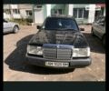 Черный Мерседес 320, объемом двигателя 2.3 л и пробегом 350 тыс. км за 5530 $, фото 1 на Automoto.ua