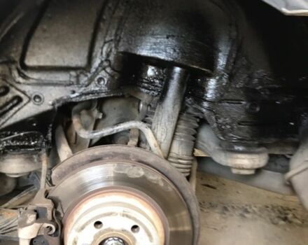 Черный Мерседес 320, объемом двигателя 3.2 л и пробегом 315 тыс. км за 7300 $, фото 8 на Automoto.ua