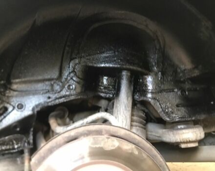 Черный Мерседес 320, объемом двигателя 3.2 л и пробегом 315 тыс. км за 7300 $, фото 7 на Automoto.ua