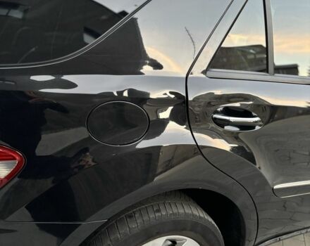 Черный Мерседес 320, объемом двигателя 3 л и пробегом 350 тыс. км за 10000 $, фото 7 на Automoto.ua