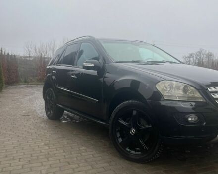 Черный Мерседес 320, объемом двигателя 3 л и пробегом 440 тыс. км за 7500 $, фото 1 на Automoto.ua