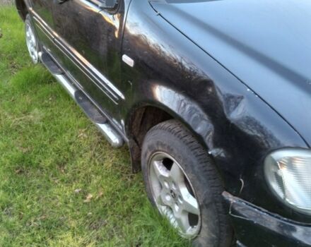 Чорний Мерседес 320, об'ємом двигуна 3.2 л та пробігом 320 тис. км за 3100 $, фото 2 на Automoto.ua