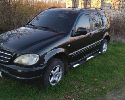 Чорний Мерседес 320, об'ємом двигуна 3.2 л та пробігом 320 тис. км за 3100 $, фото 1 на Automoto.ua