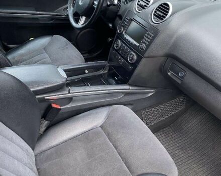 Черный Мерседес 320, объемом двигателя 3 л и пробегом 364 тыс. км за 6200 $, фото 9 на Automoto.ua