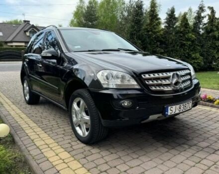 Чорний Мерседес 320, об'ємом двигуна 3 л та пробігом 240 тис. км за 2400 $, фото 1 на Automoto.ua
