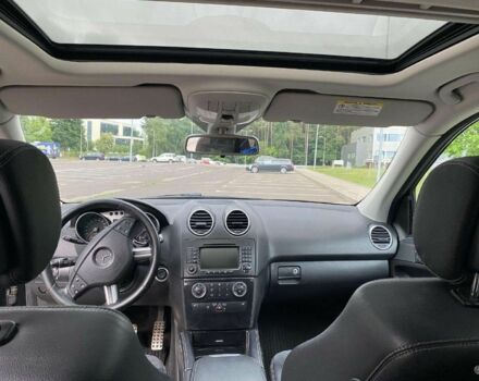 Черный Мерседес 320, объемом двигателя 3 л и пробегом 364 тыс. км за 6200 $, фото 6 на Automoto.ua