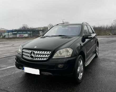 Черный Мерседес 320, объемом двигателя 3 л и пробегом 330 тыс. км за 10999 $, фото 1 на Automoto.ua