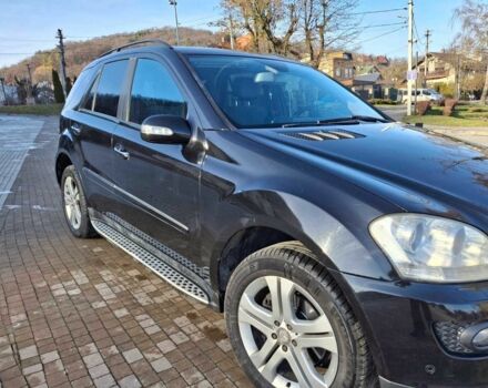 Черный Мерседес 320, объемом двигателя 3 л и пробегом 326 тыс. км за 12300 $, фото 4 на Automoto.ua