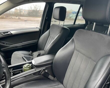 Черный Мерседес 320, объемом двигателя 3 л и пробегом 330 тыс. км за 10999 $, фото 12 на Automoto.ua