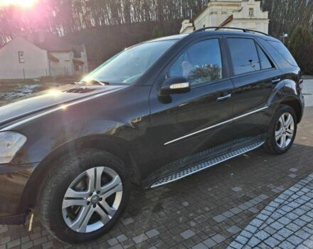 Черный Мерседес 320, объемом двигателя 3 л и пробегом 326 тыс. км за 12300 $, фото 5 на Automoto.ua