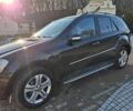 Черный Мерседес 320, объемом двигателя 3 л и пробегом 326 тыс. км за 12500 $, фото 5 на Automoto.ua