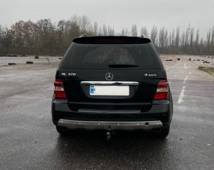 Черный Мерседес 320, объемом двигателя 3 л и пробегом 330 тыс. км за 10999 $, фото 4 на Automoto.ua