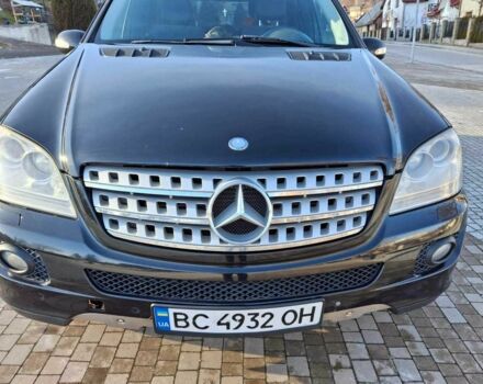 Черный Мерседес 320, объемом двигателя 3 л и пробегом 326 тыс. км за 12300 $, фото 6 на Automoto.ua