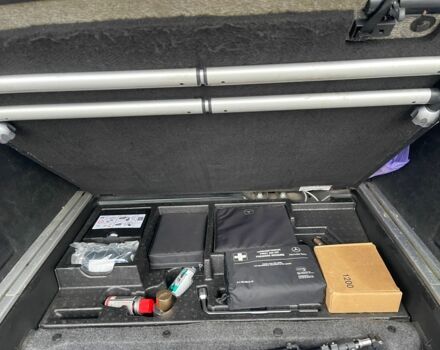 Черный Мерседес 320, объемом двигателя 3 л и пробегом 330 тыс. км за 10999 $, фото 8 на Automoto.ua