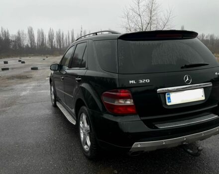 Черный Мерседес 320, объемом двигателя 3 л и пробегом 330 тыс. км за 10999 $, фото 3 на Automoto.ua