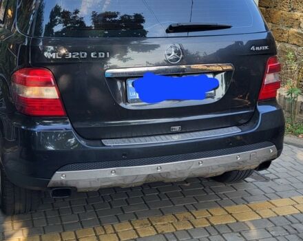 Черный Мерседес 320, объемом двигателя 3 л и пробегом 379 тыс. км за 13700 $, фото 4 на Automoto.ua