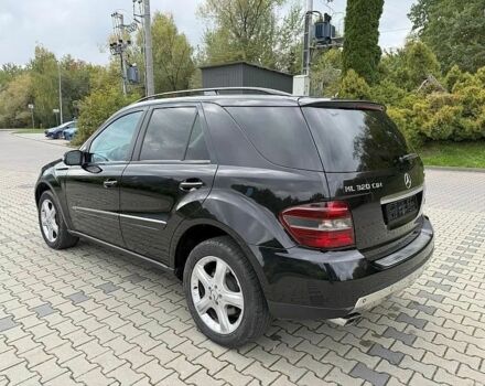 Черный Мерседес 320, объемом двигателя 3.2 л и пробегом 198 тыс. км за 3200 $, фото 5 на Automoto.ua