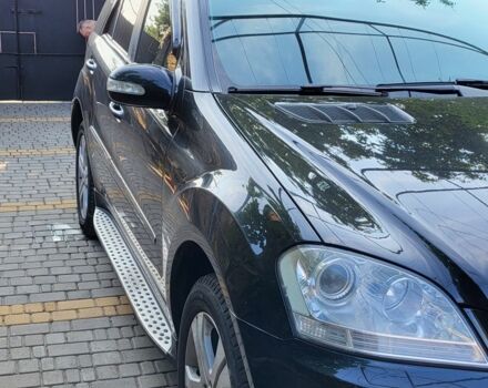 Черный Мерседес 320, объемом двигателя 3 л и пробегом 379 тыс. км за 13700 $, фото 2 на Automoto.ua