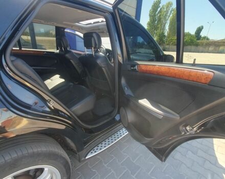 Черный Мерседес 320, объемом двигателя 3 л и пробегом 292 тыс. км за 12200 $, фото 15 на Automoto.ua