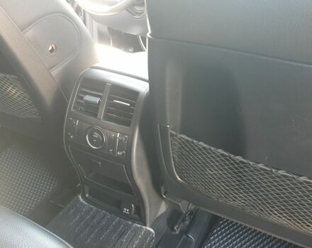 Черный Мерседес 320, объемом двигателя 3 л и пробегом 292 тыс. км за 12200 $, фото 13 на Automoto.ua