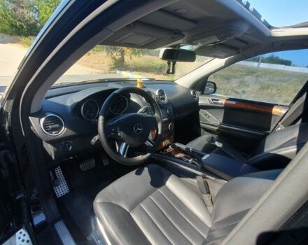 Черный Мерседес 320, объемом двигателя 3 л и пробегом 292 тыс. км за 12200 $, фото 11 на Automoto.ua