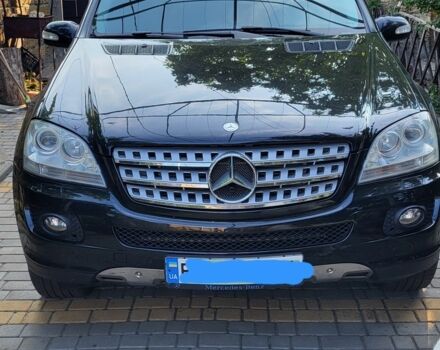 Черный Мерседес 320, объемом двигателя 3 л и пробегом 379 тыс. км за 13700 $, фото 1 на Automoto.ua