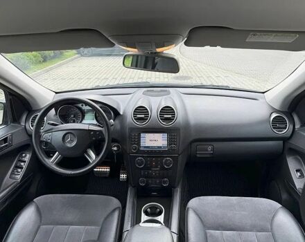 Черный Мерседес 320, объемом двигателя 3.2 л и пробегом 198 тыс. км за 3200 $, фото 6 на Automoto.ua