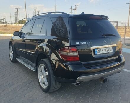 Черный Мерседес 320, объемом двигателя 3 л и пробегом 292 тыс. км за 12200 $, фото 6 на Automoto.ua