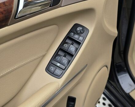 Черный Мерседес 320, объемом двигателя 3 л и пробегом 151 тыс. км за 16300 $, фото 6 на Automoto.ua