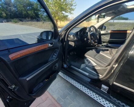 Черный Мерседес 320, объемом двигателя 3 л и пробегом 292 тыс. км за 12200 $, фото 10 на Automoto.ua