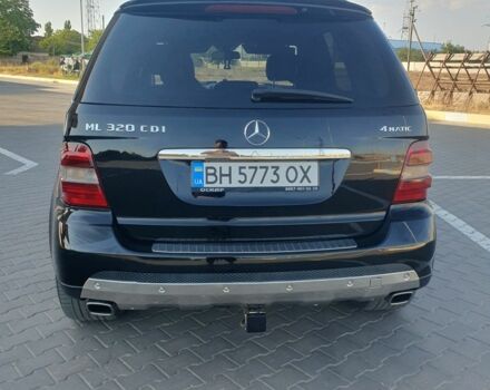 Черный Мерседес 320, объемом двигателя 3 л и пробегом 292 тыс. км за 12200 $, фото 7 на Automoto.ua