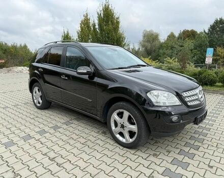 Черный Мерседес 320, объемом двигателя 3.2 л и пробегом 198 тыс. км за 3200 $, фото 2 на Automoto.ua