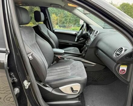 Черный Мерседес 320, объемом двигателя 3.2 л и пробегом 198 тыс. км за 3200 $, фото 7 на Automoto.ua