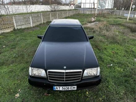 Чорний Мерседес 320, об'ємом двигуна 3.2 л та пробігом 300 тис. км за 3300 $, фото 1 на Automoto.ua